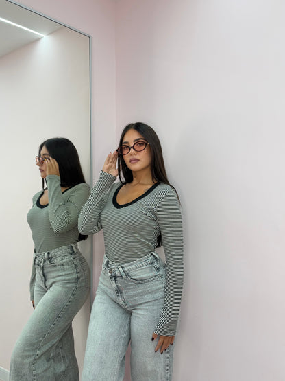 Maglia “Righe scollo a V”