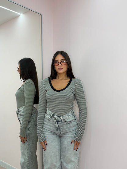 Maglia “Righe scollo a V”